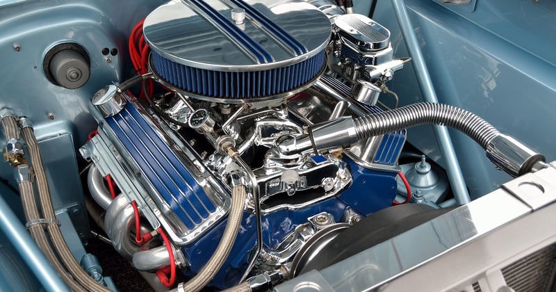 Que faire en cas de surchauffe moteur en road trip : le guide qui sauve