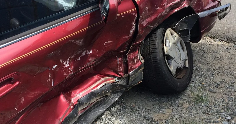 Accident seul, délit de fuite, véhicule étranger : les cas qui compliquent tout